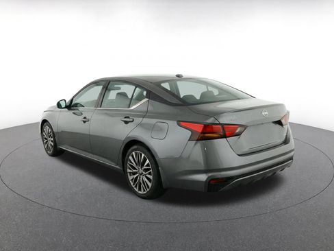 Used 2025 Nissan Altima 2.5 SV FWD image 7