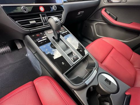 Used 2026 Porsche Macan AWD/4WD image 33