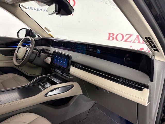 Used 2025 Lincoln Nautilus Premier AWD/4WD image 33