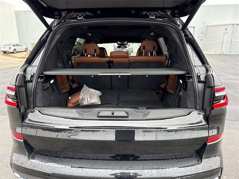 Used 2024 BMW X7 xDrive40i w/ M Sport Package image 5
