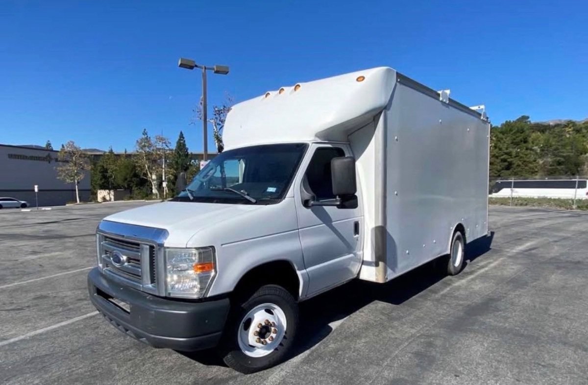 Used 2013 Ford E-450 and Econoline 450 Super Duty w/ PWR Locks & Windows Group RWD image 1