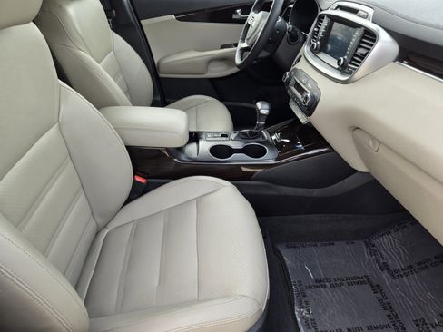 Used 2019 Kia Sorento EX FWD image 11