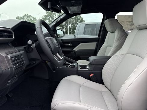 Used 2025 Toyota Tacoma Limited AWD/4WD image 11