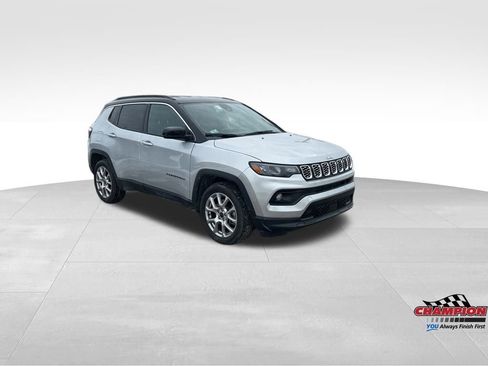 Used 2025 Jeep Compass Limited image 8