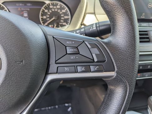 Used 2025 Nissan Altima 2.5 SV FWD image 34