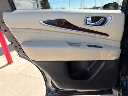 Used 2017 INFINITI QX60 Luxe w/ Deluxe Technology Package image 19