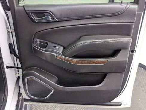 Used 2018 Chevrolet Suburban LS RWD image 23