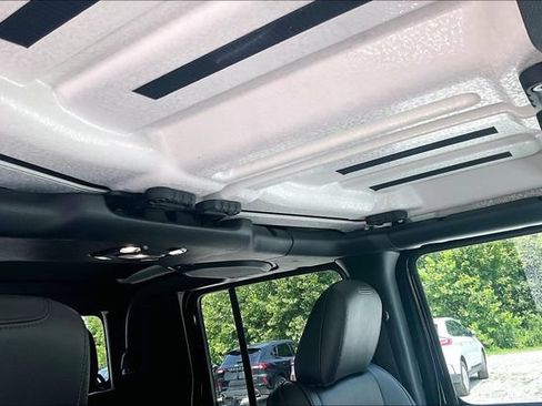 Used 2023 Jeep Gladiator Rubicon w/ LED Lighting Group AWD/4WD image 21