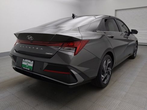 Used 2024 Hyundai Elantra Limited FWD image 9