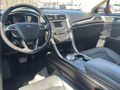 Used 2018 Ford Fusion SE image 27