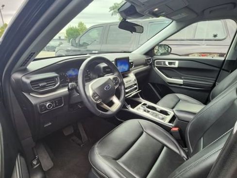 Used 2023 Ford Explorer XLT w/ Equipment Group 202A AWD/4WD image 9