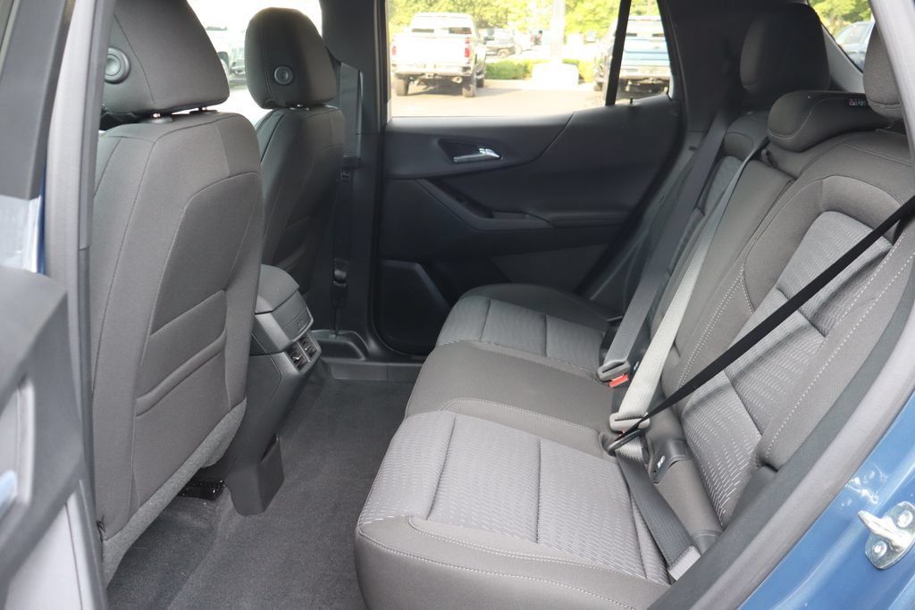 New 2027 Chevrolet Equinox LT FWD image 16