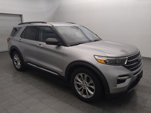 Used 2020 Ford Explorer XLT w/ Equipment Group 202A RWD image 11