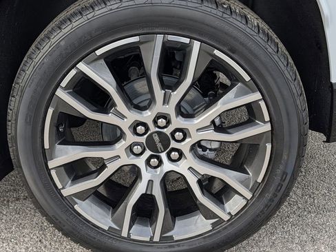 New 2026 GMC Acadia Denali Ultimate w/ LPO, Floor Liner Package AWD/4WD image 9