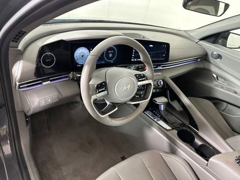 Certified 2025 Hyundai Elantra SEL image 41