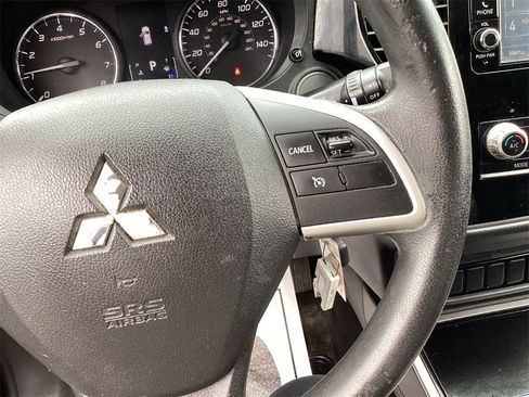 Used 2020 Mitsubishi Outlander ES image 21