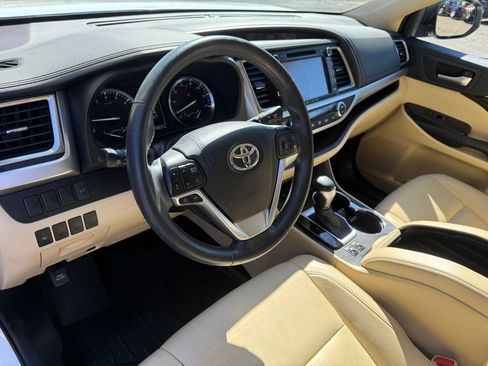 Used 2016 Toyota Highlander XLE AWD/4WD image 13