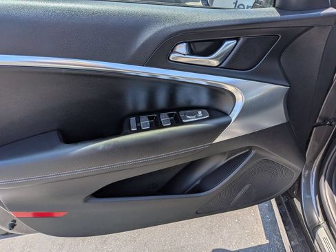 Used 2025 Genesis G70 2.5T RWD image 11