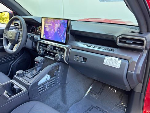 Used 2025 Toyota Tacoma TRD Sport image 14