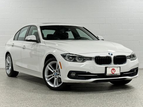 Used 2018 BMW 330i xDrive Sedan AWD/4WD image 4