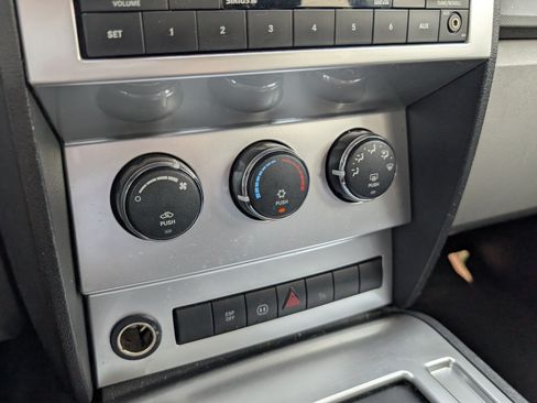 Used 2008 Dodge Nitro SLT RWD image 16