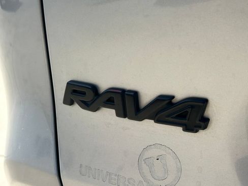 Used 2022 Toyota RAV4 LE FWD image 12
