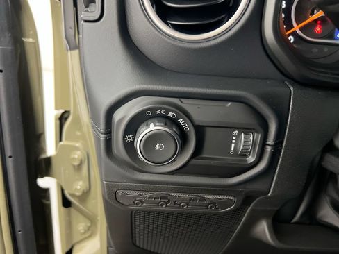 New 2026 Jeep Wrangler Unlimited Sahara AWD/4WD image 18