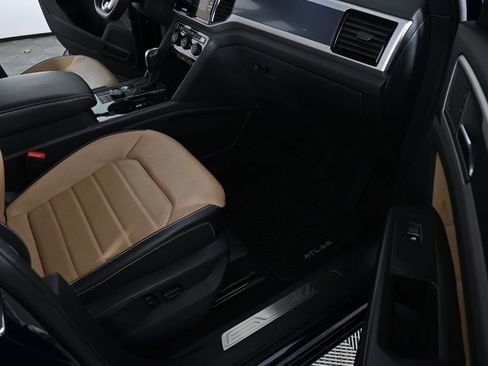 Used 2022 Volkswagen Atlas Cross Sport SEL Premium R-Line image 22