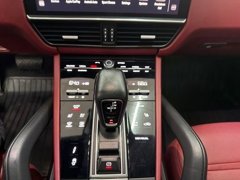 Used 2022 Porsche Cayenne E-Hybrid Coupe AWD/4WD image 34