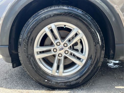 Used 2021 Ford Explorer XLT RWD image 36