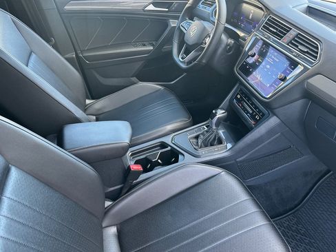 Certified 2022 Volkswagen Tiguan SE R-Line image 17