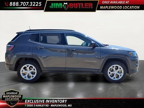 Used 2024 Jeep Compass Latitude AWD/4WD image 5