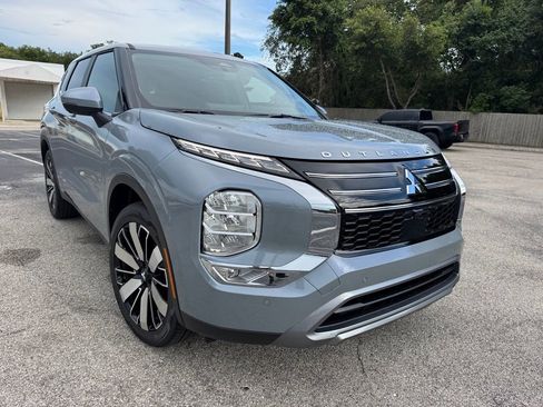 New 2025 Mitsubishi Outlander SE image 10