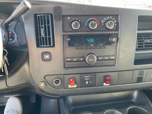 Used 2009 Chevrolet Express 2500 image 29