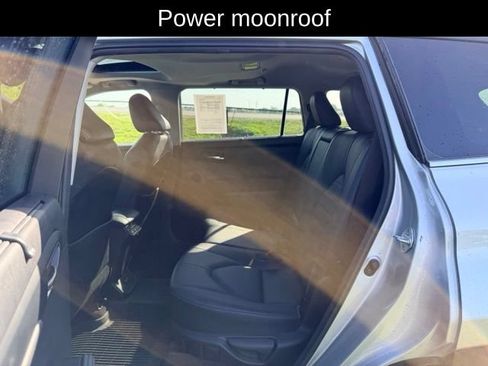 Used 2020 Toyota Highlander XLE AWD/4WD image 9