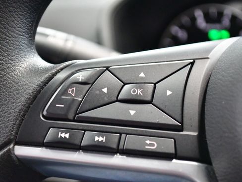Used 2025 Nissan Altima 2.5 SV FWD image 21