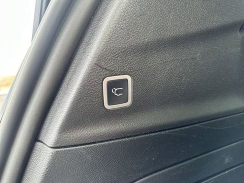 Used 2020 Chrysler Pacifica Limited image 16