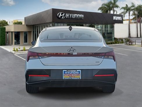 Certified 2025 Hyundai Elantra Limited image 4