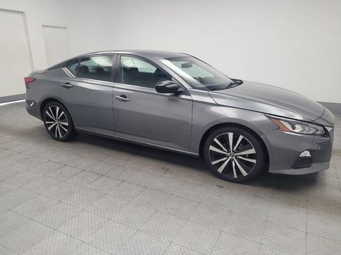 Used 2019 Nissan Altima 2.5 SR FWD image 11