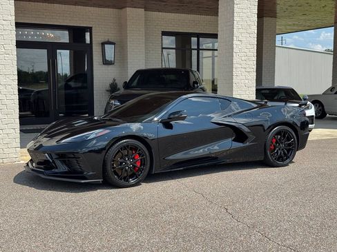 Used 2025 Chevrolet Corvette Stingray Preferred Cpe w/ Z51 Performance Package RWD image 4