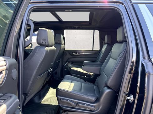 Used 2023 GMC Yukon XL Denali image 10