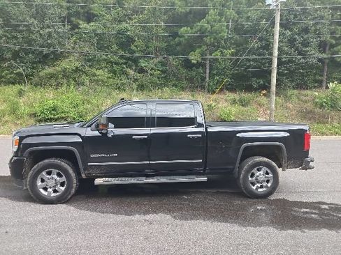Used 2018 GMC Sierra 3500 Denali w/ Duramax Plus Package AWD/4WD image 6