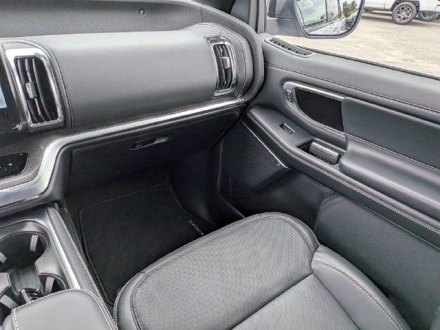 Used 2026 Ford Expedition Platinum w/ Stealth Appearance Package AWD/4WD image 19