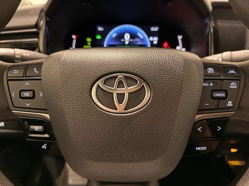 Used 2025 Toyota Camry LE FWD image 19