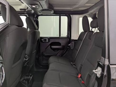 Used 2018 Jeep Wrangler Unlimited Sport S AWD/4WD image 17