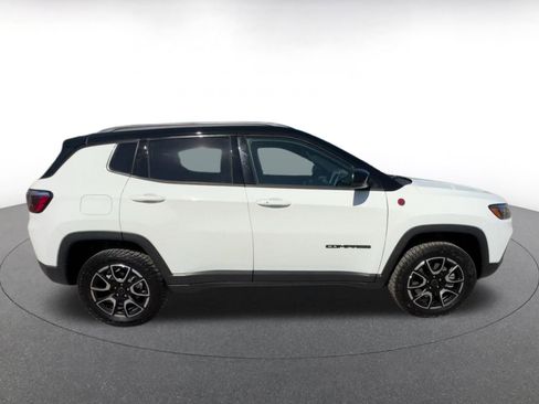Used 2025 Jeep Compass Trailhawk image 16
