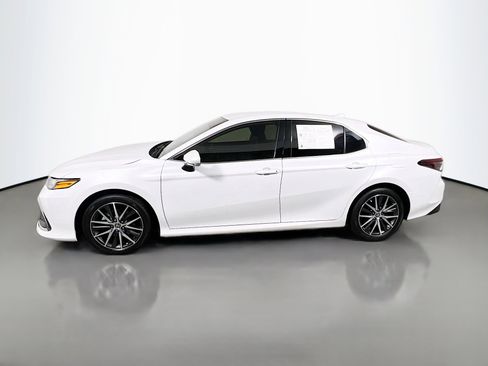Used 2023 Toyota Camry XLE image 9
