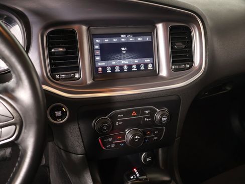 Used 2020 Dodge Charger SXT w/ Blacktop Package RWD image 5