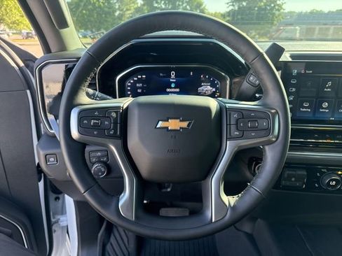 Used 2025 Chevrolet Silverado 1500 LT AWD/4WD image 29
