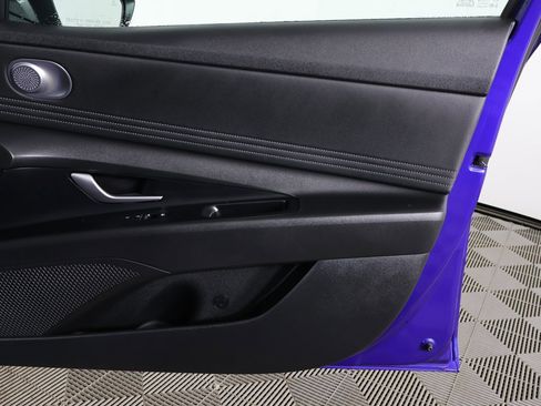 Certified 2023 Hyundai Elantra Limited w/ Preferred Accessory Package image 20